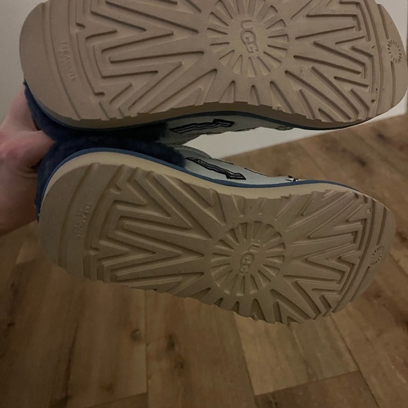 Short Ugg boots size 7 with patches - Picture 4 of 6